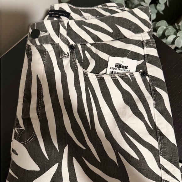 Good American Denim - Good American Black and White Zebra Pattern Jeans